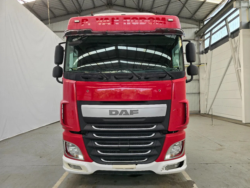 DAF XF 106.460 SPACECAB / INTARDER /MANUEL - Tracteur routier: photos 2 DAF XF 106.460 SPACECAB / INTARDER /MANUEL - Tracteur routier: photos 2
