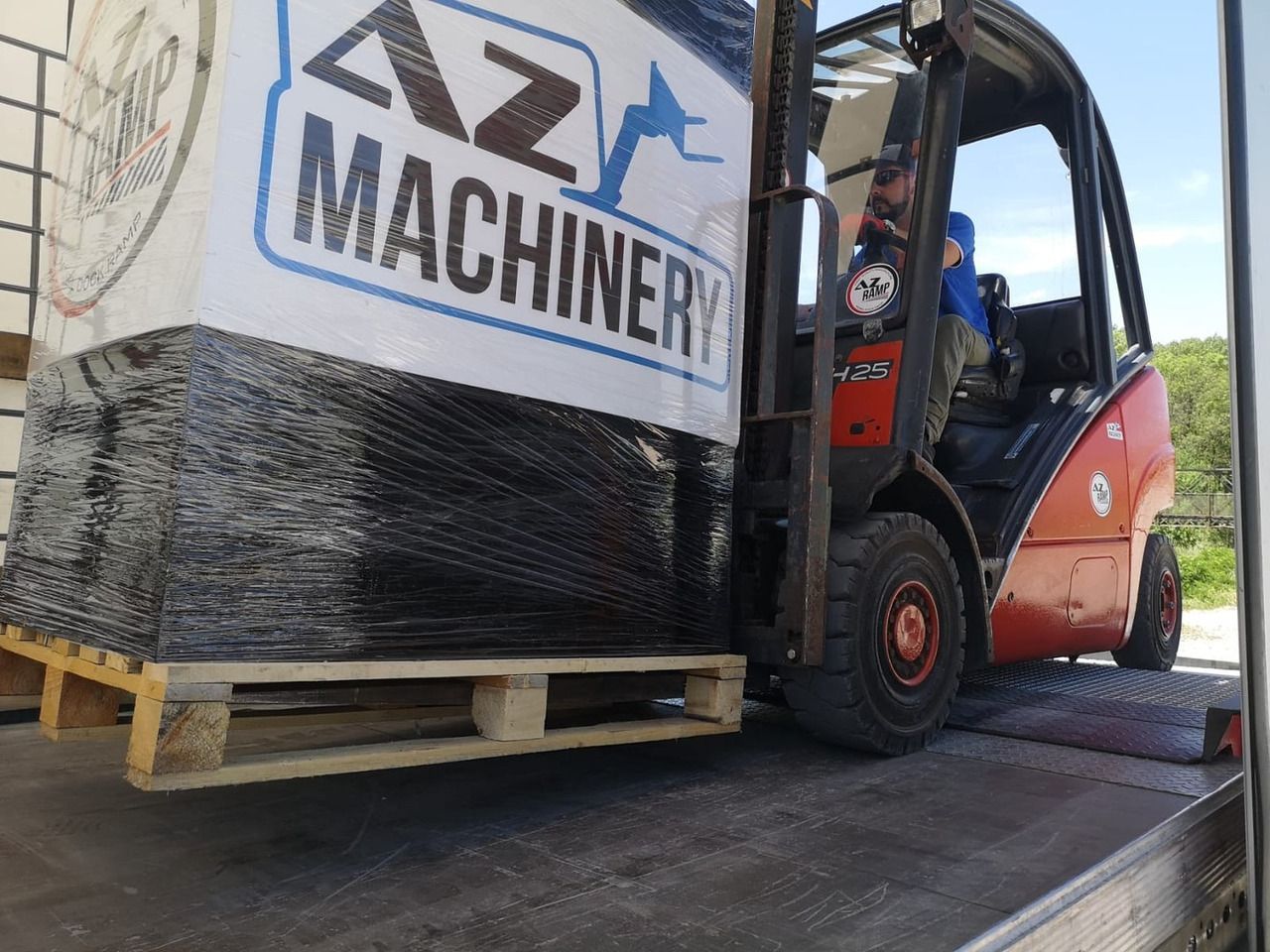 Rampe de chargement neuf AZ RAMP-PRIME PRIME WLO + 8 .  Industrial Mobil Loading Ramp: photos 13