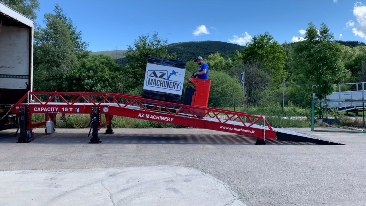 Loading Ramp with with electric tilting bridge - AZ RAMP - STAR- 10T-ZR-E. 10 ton capacity - Rampe de chargement: photos 4 Loading Ramp with with electric tilting bridge - AZ RAMP - STAR- 10T-ZR-E. 10 ton capacity - Rampe de chargement: photos 4