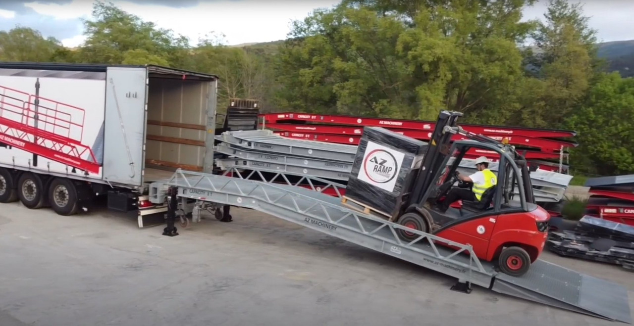 Loading Ramp with with hydraulic tilting bridge - AZ RAMP - STAR- 12T FULL GALVA - Rampe de chargement: photos 5 Loading Ramp with with hydraulic tilting bridge - AZ RAMP - STAR- 12T FULL GALVA - Rampe de chargement: photos 5
