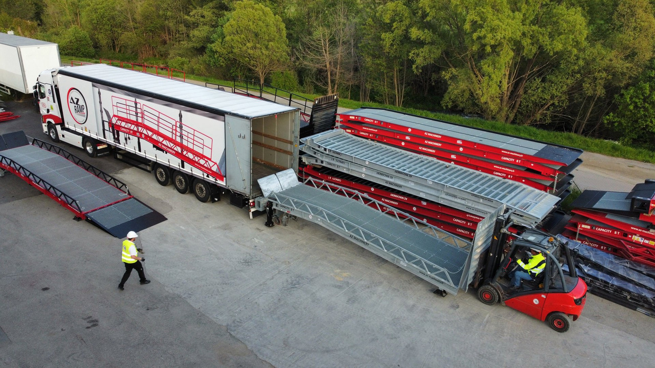 Loading Ramp with with hydraulic tilting bridge - AZ RAMP - STAR- 8T FULL GALVA - Rampe de chargement: photos 2 Loading Ramp with with hydraulic tilting bridge - AZ RAMP - STAR- 8T FULL GALVA - Rampe de chargement: photos 2