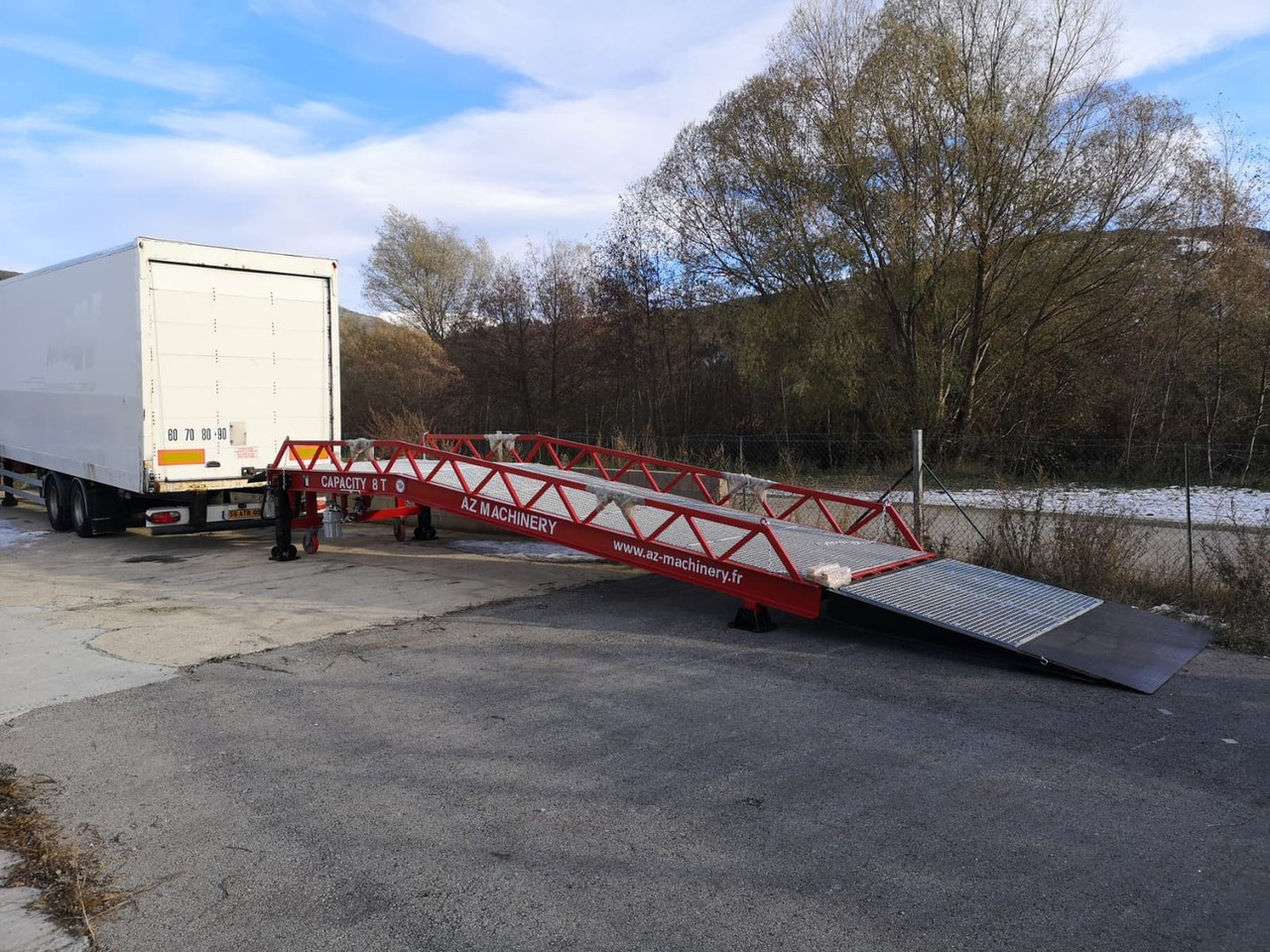 Loading Ramp with with hydraulic tilting bridge - AZ RAMP - STAR- 8T-ZR. 8 ton capacity - Rampe de chargement: photos 5 Loading Ramp with with hydraulic tilting bridge - AZ RAMP - STAR- 8T-ZR. 8 ton capacity - Rampe de chargement: photos 5