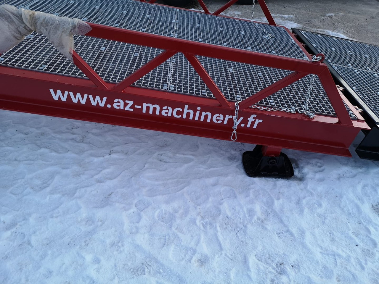 Loading Ramp with with hydraulic tilting bridge - AZ RAMP - STAR LLO- 20 T. - Rampe de chargement: photos 5 Loading Ramp with with hydraulic tilting bridge - AZ RAMP - STAR LLO- 20 T. - Rampe de chargement: photos 5