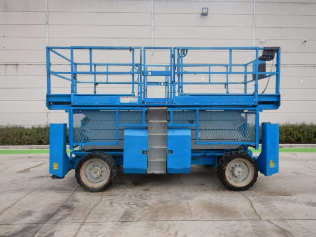 Used scissor Lift Diesel 4x4 GENIE GS-4390-RT - Nacelle ciseaux: photos 2 Used scissor Lift Diesel 4x4 GENIE GS-4390-RT - Nacelle ciseaux: photos 2