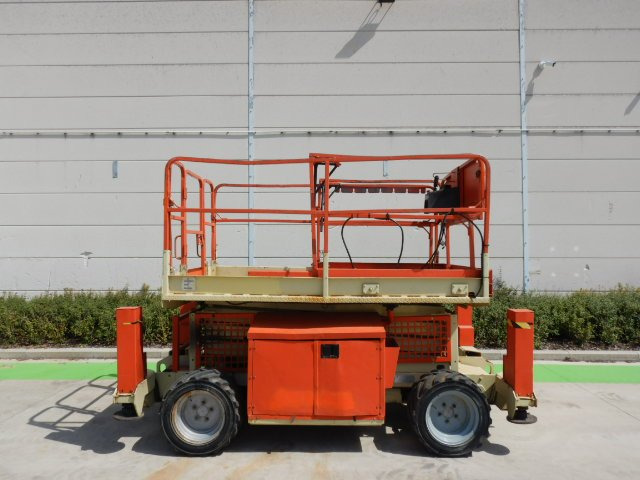 Used scissor Lift Diesel 4x4 JLG 260 MRT - Nacelle ciseaux: photos 2 Used scissor Lift Diesel 4x4 JLG 260 MRT - Nacelle ciseaux: photos 2