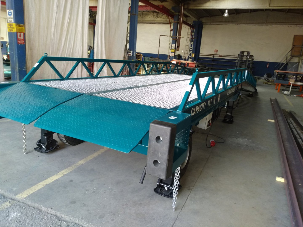 Rampe de chargement neuf Wide Loading Ramp with hydraulic tilting bridge -  AZ RAMP - STAR-10-XL: photos 7