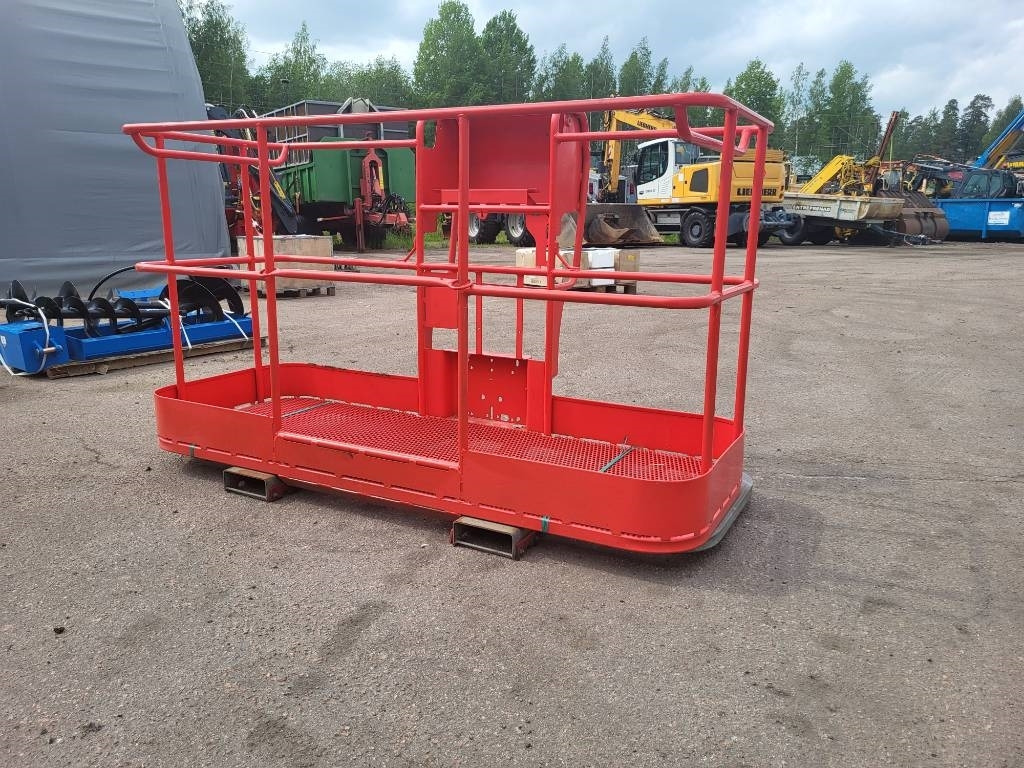 Manitou 200 ATJ kori - Nacelle à mât vertical: photos 4 Manitou 200 ATJ kori - Nacelle à mât vertical: photos 4