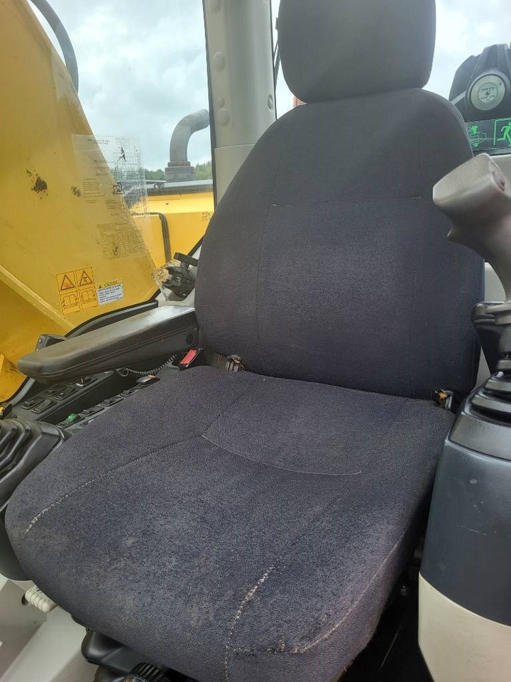 Pelle sur chenille New Holland Kobelco E 235 B SR-2: photos 23