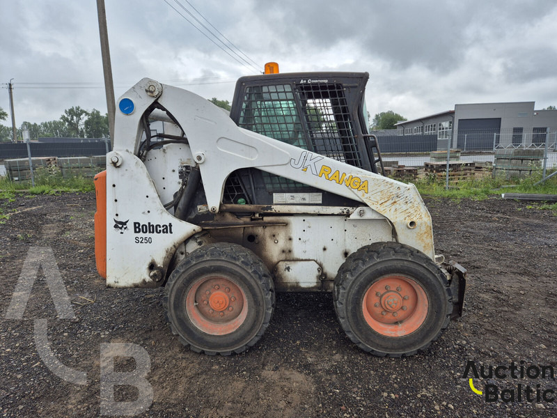 Bobcat S 250 - Mini chargeuse: photos 3 Bobcat S 250 - Mini chargeuse: photos 3