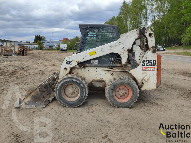 Bobcat S 250 - Mini chargeuse: photos 3 Bobcat S 250 - Mini chargeuse: photos 3
