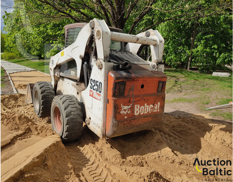 Bobcat S 250 - Mini chargeuse: photos 3 Bobcat S 250 - Mini chargeuse: photos 3