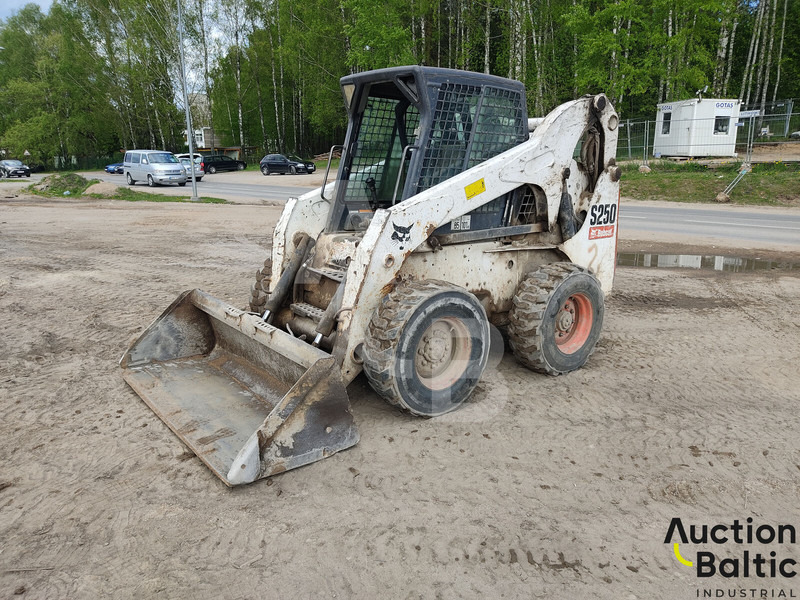 Bobcat S 250 - Mini chargeuse: photos 2 Bobcat S 250 - Mini chargeuse: photos 2