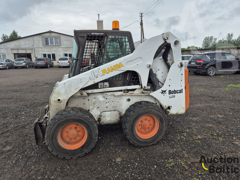 Bobcat S 250 - Mini chargeuse: photos 4 Bobcat S 250 - Mini chargeuse: photos 4