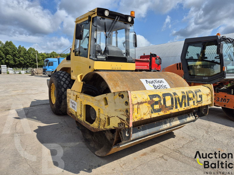 Bomag BW 211 D-4 - Compacteur: photos 1 Bomag BW 211 D-4 - Compacteur: photos 1