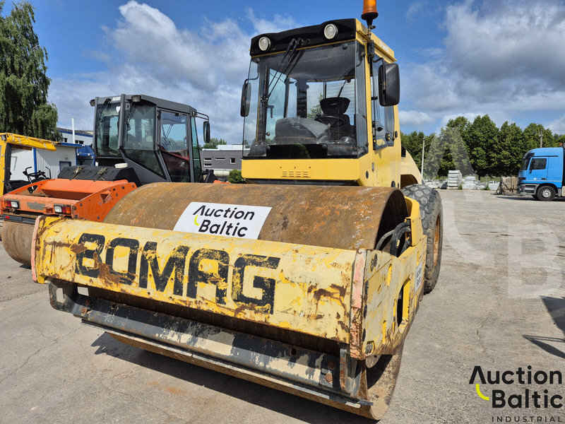 Bomag BW 211 D-4 - Compacteur: photos 2 Bomag BW 211 D-4 - Compacteur: photos 2