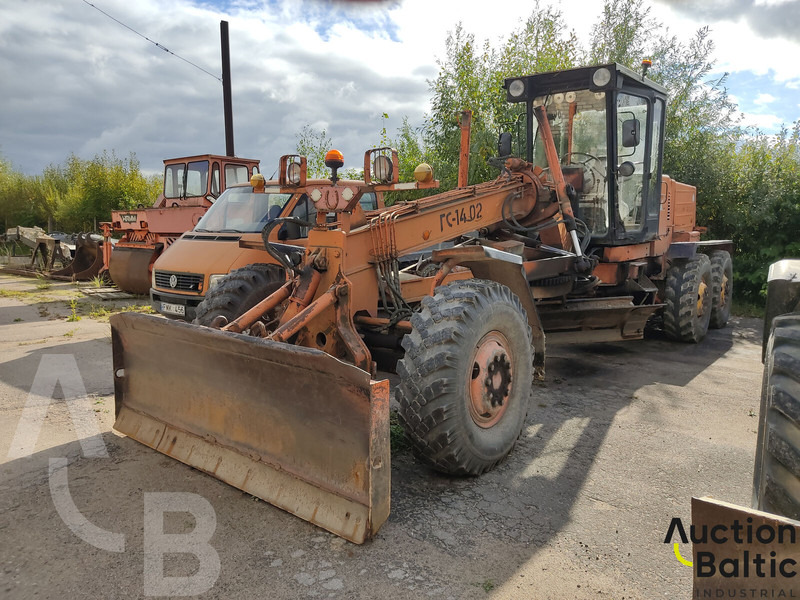 Brianskij Arsenal GS-14.02 - Niveleuse: photos 1 Brianskij Arsenal GS-14.02 - Niveleuse: photos 1