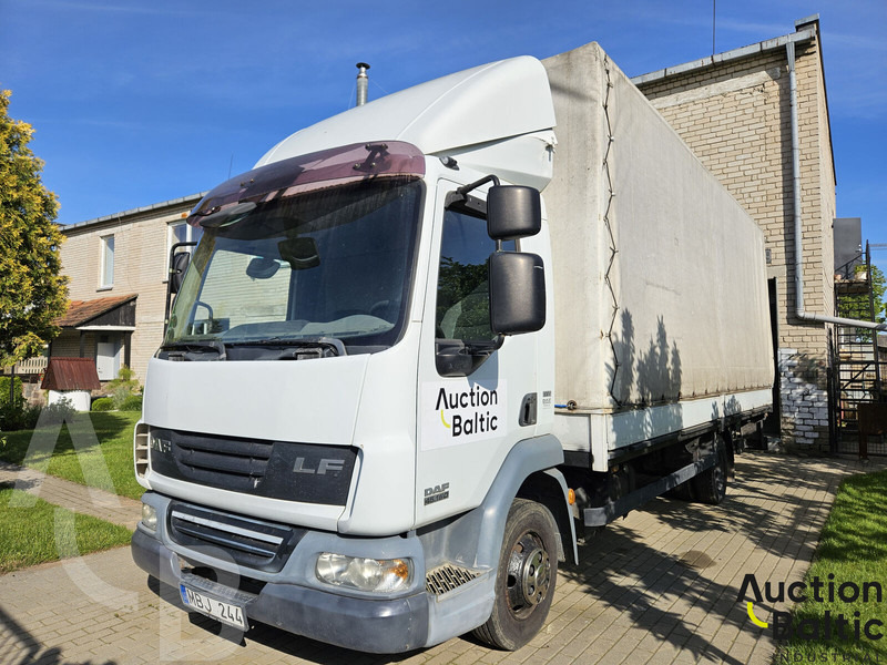 DAF 45.160 - Camion à rideaux coulissants: photos 1 DAF 45.160 - Camion à rideaux coulissants: photos 1