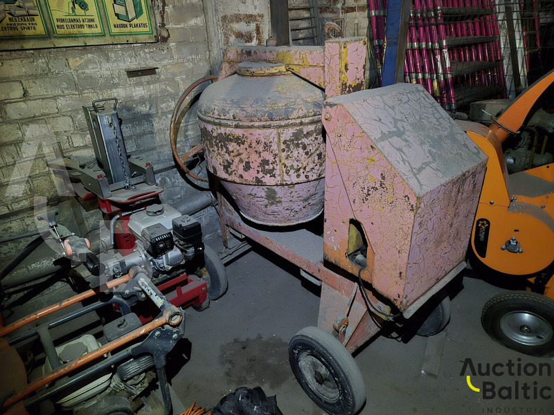 Diesel concrete mixer - Bétonnière: photos 1 Diesel concrete mixer - Bétonnière: photos 1