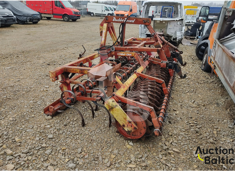 Doublet Record Doublet-Record Combi-Dan 4000 - Herse rotative: photos 2 Doublet Record Doublet-Record Combi-Dan 4000 - Herse rotative: photos 2
