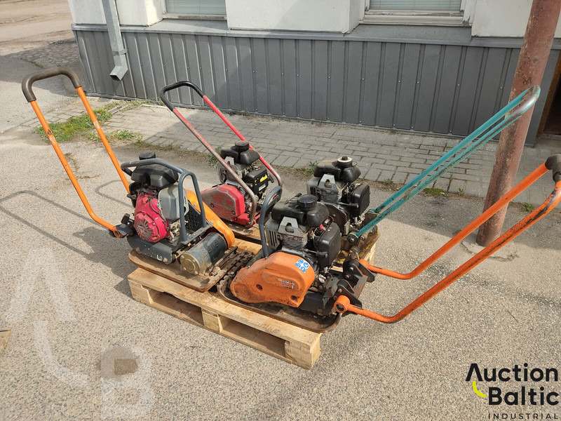 Dynapac LF45, Ammann AVP1033 & 2 Belle - Plaque vibrante: photos 1 Dynapac LF45, Ammann AVP1033 & 2 Belle - Plaque vibrante: photos 1