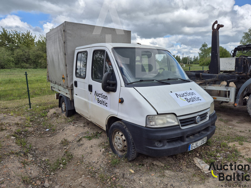 Fiat Ducato - Véhicule utilitaire plateau baché: photos 2 Fiat Ducato - Véhicule utilitaire plateau baché: photos 2