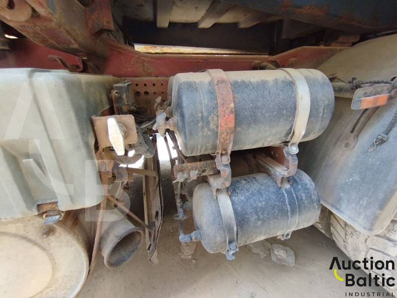 Camion benne Iveco 260 E44: photos 16