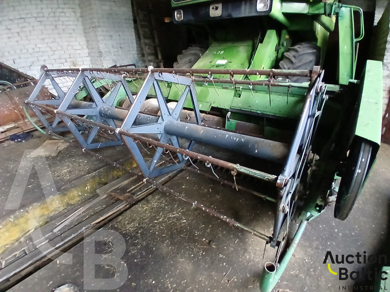 John Deere 1055 - Moissonneuse-batteuse: photos 5 John Deere 1055 - Moissonneuse-batteuse: photos 5