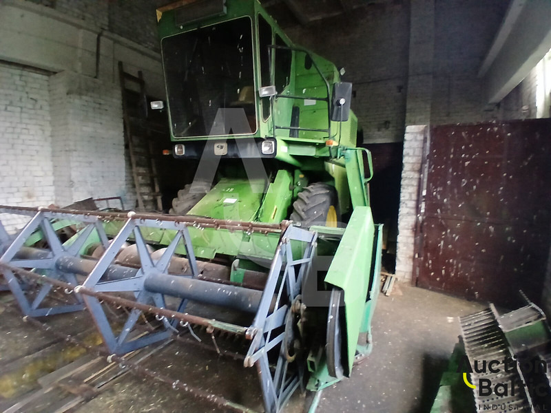 John Deere 1055 - Moissonneuse-batteuse: photos 3 John Deere 1055 - Moissonneuse-batteuse: photos 3