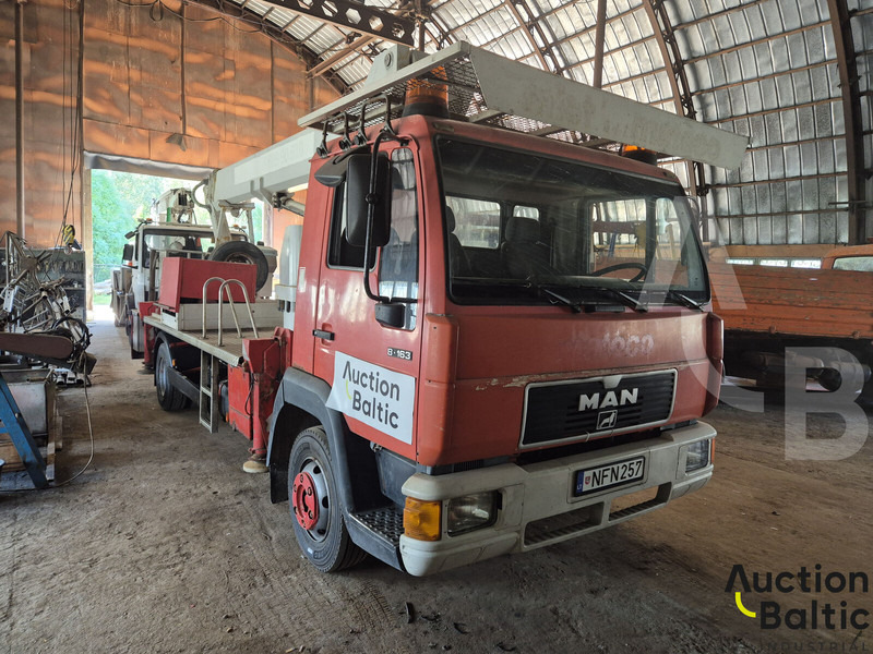 MAN 8.163 - Camion avec nacelle: photos 2 MAN 8.163 - Camion avec nacelle: photos 2
