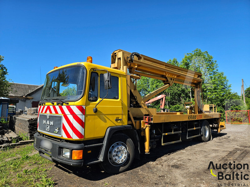 MAN M90 - Camion avec nacelle: photos 1 MAN M90 - Camion avec nacelle: photos 1