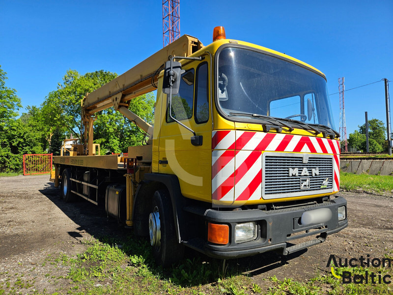 MAN M90 - Camion avec nacelle: photos 2 MAN M90 - Camion avec nacelle: photos 2