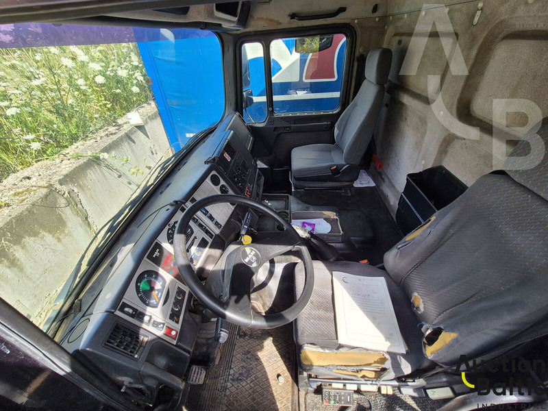 MAN ME18.250 - Camion fourgon: photos 5 MAN ME18.250 - Camion fourgon: photos 5
