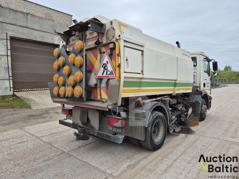 MAN TGM15.250 4X2 BL - Balayeuse de voirie: photos 3 MAN TGM15.250 4X2 BL - Balayeuse de voirie: photos 3