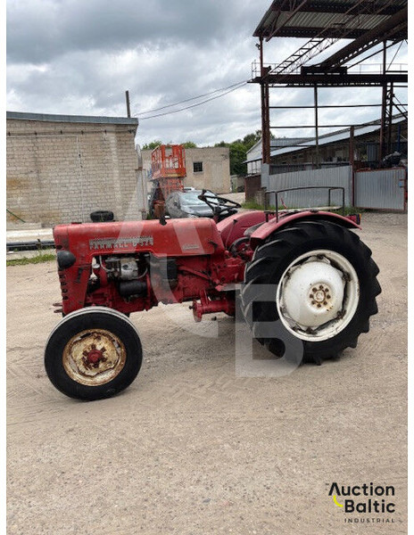 MCCORMICK International Farmall D-324 - Tracteur agricole: photos 2 MCCORMICK International Farmall D-324 - Tracteur agricole: photos 2