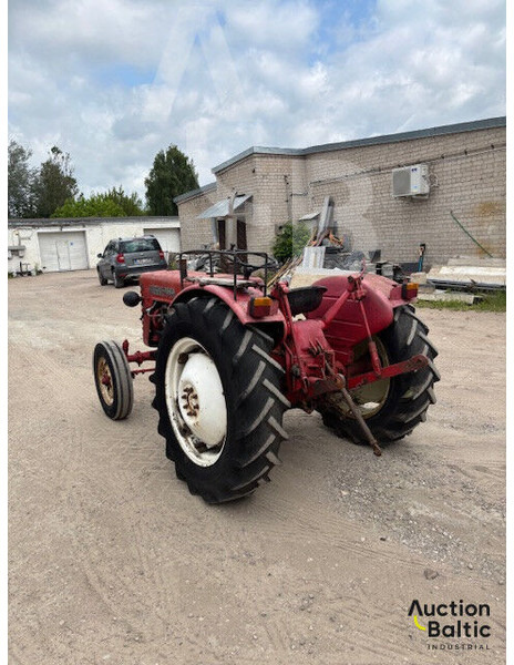 MCCORMICK International Farmall D-324 - Tracteur agricole: photos 4 MCCORMICK International Farmall D-324 - Tracteur agricole: photos 4