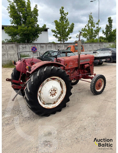 MCCORMICK International Farmall D-324 - Tracteur agricole: photos 3 MCCORMICK International Farmall D-324 - Tracteur agricole: photos 3