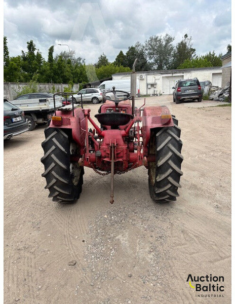 MCCORMICK International Farmall D-324 - Tracteur agricole: photos 5 MCCORMICK International Farmall D-324 - Tracteur agricole: photos 5