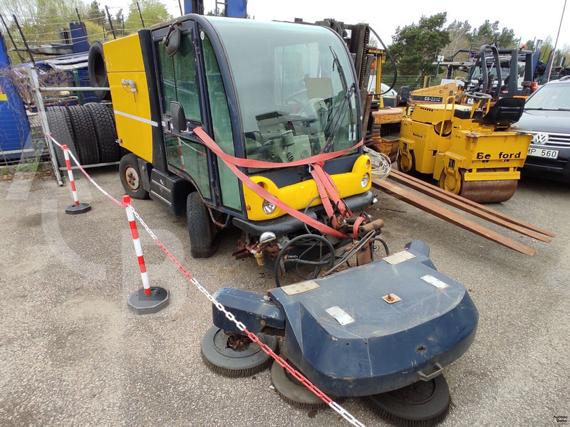 Mathieu Azura - Balayeuse de voirie: photos 3 Mathieu Azura - Balayeuse de voirie: photos 3