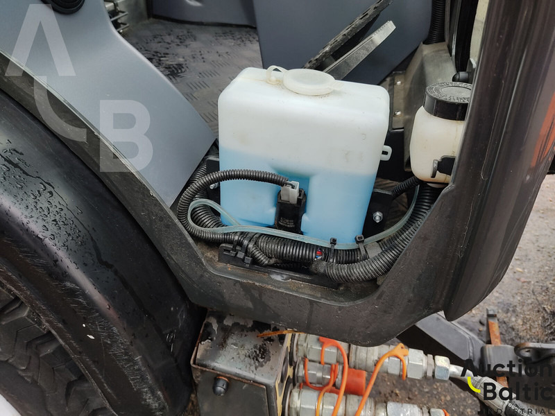 Balayeuse de voirie Multihog CX75: photos 11