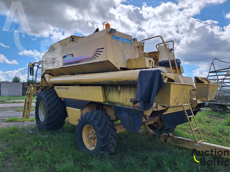 New Holland TF 78 - Moissonneuse-batteuse: photos 4 New Holland TF 78 - Moissonneuse-batteuse: photos 4