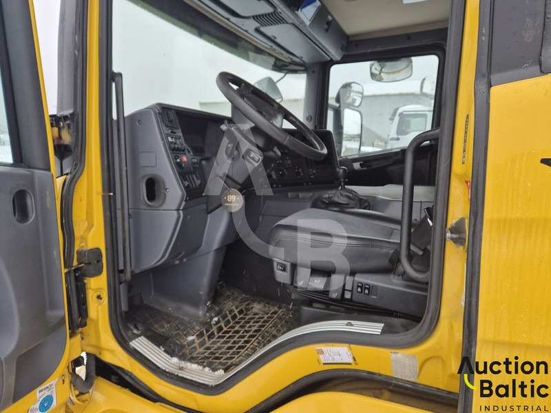 Scania P 230 - Remorqueuse: photos 5 Scania P 230 - Remorqueuse: photos 5