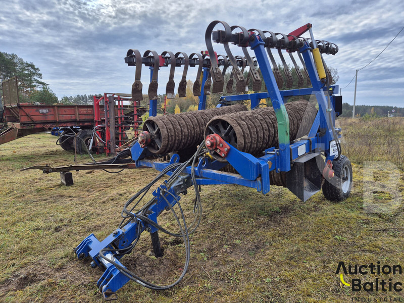 Servis Traktor KZK "Olvia-6A" - Rouleau agricole: photos 1 Servis Traktor KZK "Olvia-6A" - Rouleau agricole: photos 1