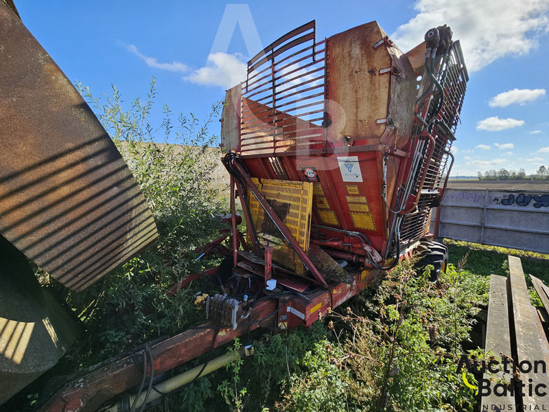 TIM Sugar beet harvester - Moissonneuse-batteuse: photos 4 TIM Sugar beet harvester - Moissonneuse-batteuse: photos 4