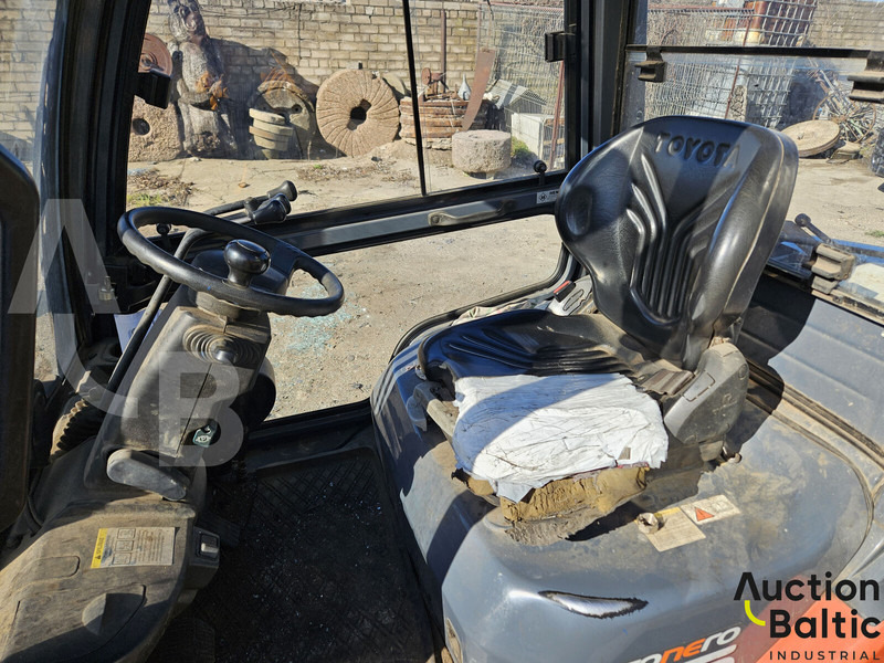 Toyota E 811 - Chariot élévateur diesel: photos 5 Toyota E 811 - Chariot élévateur diesel: photos 5