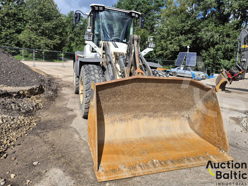 Volvo L 90 - Chargeuse sur pneus: photos 2 Volvo L 90 - Chargeuse sur pneus: photos 2
