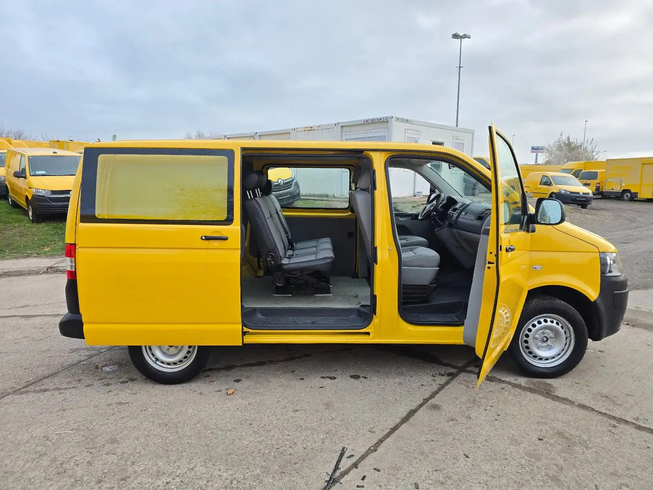 Volkswagen T5 Transporter/ 2.0 TDI/EU5/1.Hand/5-Sitze - Fourgon utilitaire: photos 1 Volkswagen T5 Transporter/ 2.0 TDI/EU5/1.Hand/5-Sitze - Fourgon utilitaire: photos 1