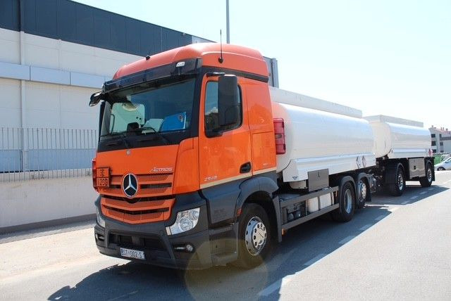 Mercedes-Benz Actros 2548 6x2/4 - Camion citerne: photos 1 Mercedes-Benz Actros 2548 6x2/4 - Camion citerne: photos 1