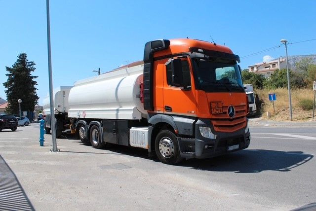 Mercedes-Benz Actros 2548 6x2/4 - Camion citerne: photos 3 Mercedes-Benz Actros 2548 6x2/4 - Camion citerne: photos 3
