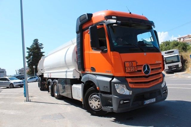 Mercedes-Benz Actros 2548 6x2/4 - Camion citerne: photos 2 Mercedes-Benz Actros 2548 6x2/4 - Camion citerne: photos 2