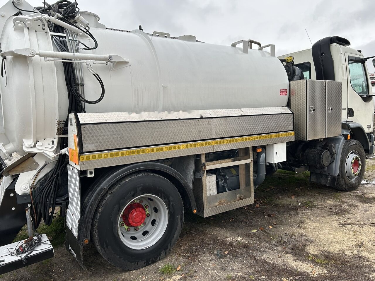 DAF LF55.250 combi tanker - Camion hydrocureur: photos 2 DAF LF55.250 combi tanker - Camion hydrocureur: photos 2